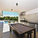 Spacious With Pool And Garden In * Stokovci
