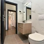Spacious With Pool And Garden In Villa *