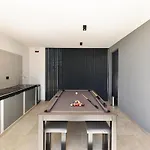 Spacious With Pool And Garden In Stokovci