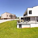 Spacious With Pool And Garden In Villa *
