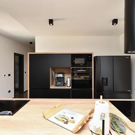 ヴィラ Spacious With Pool And Garden In Štokovci