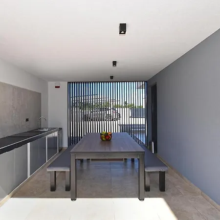 Villa Spacious With Pool And Garden In *