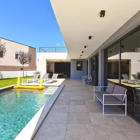 Villa Spacious With Pool And Garden In *