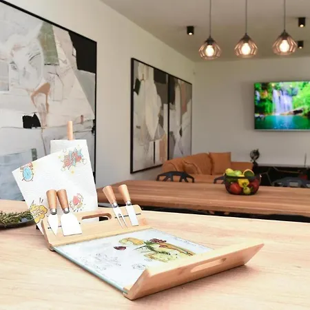 Spacious With Pool And Garden In *