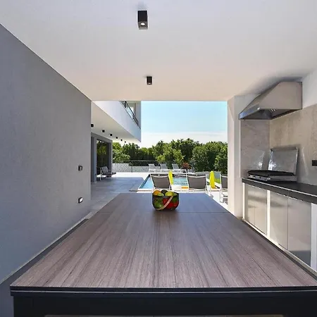 Villa Spacious With Pool And Garden In *