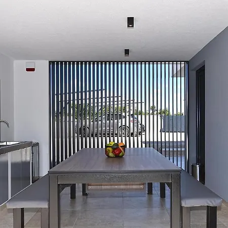 Spacious With Pool And Garden In Villa Štokovci